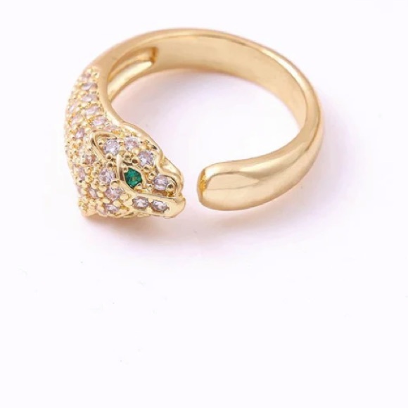Elegant Gold Panther Ring with Crystal Details - Picture 2 of 8